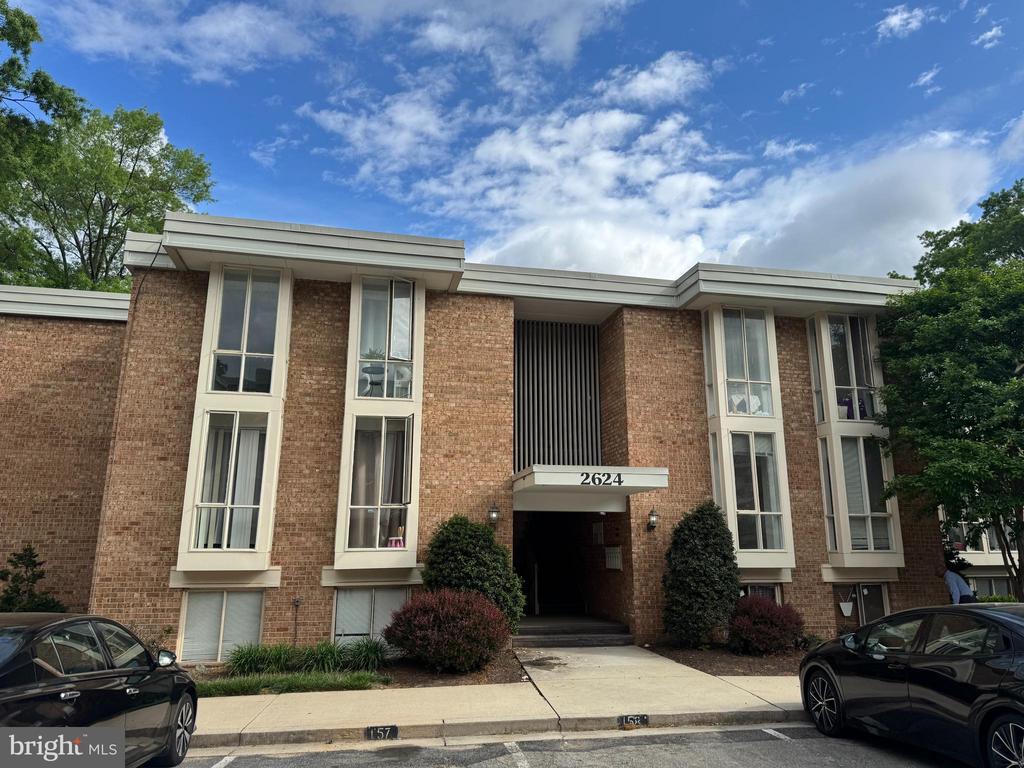 2624 Redcoat Dr #2b