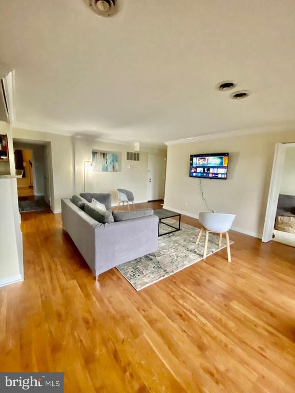 2624 Redcoat Dr #2b