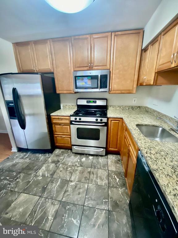 2624 Redcoat Dr #2b