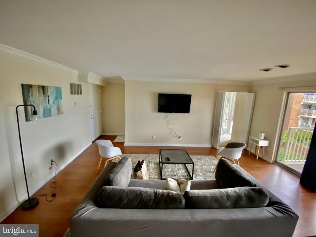 2624 Redcoat Dr #2b