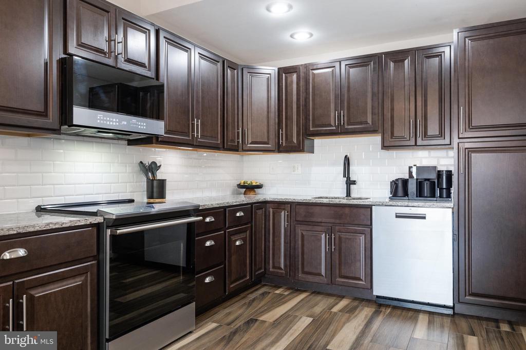 370 Juniper Ct