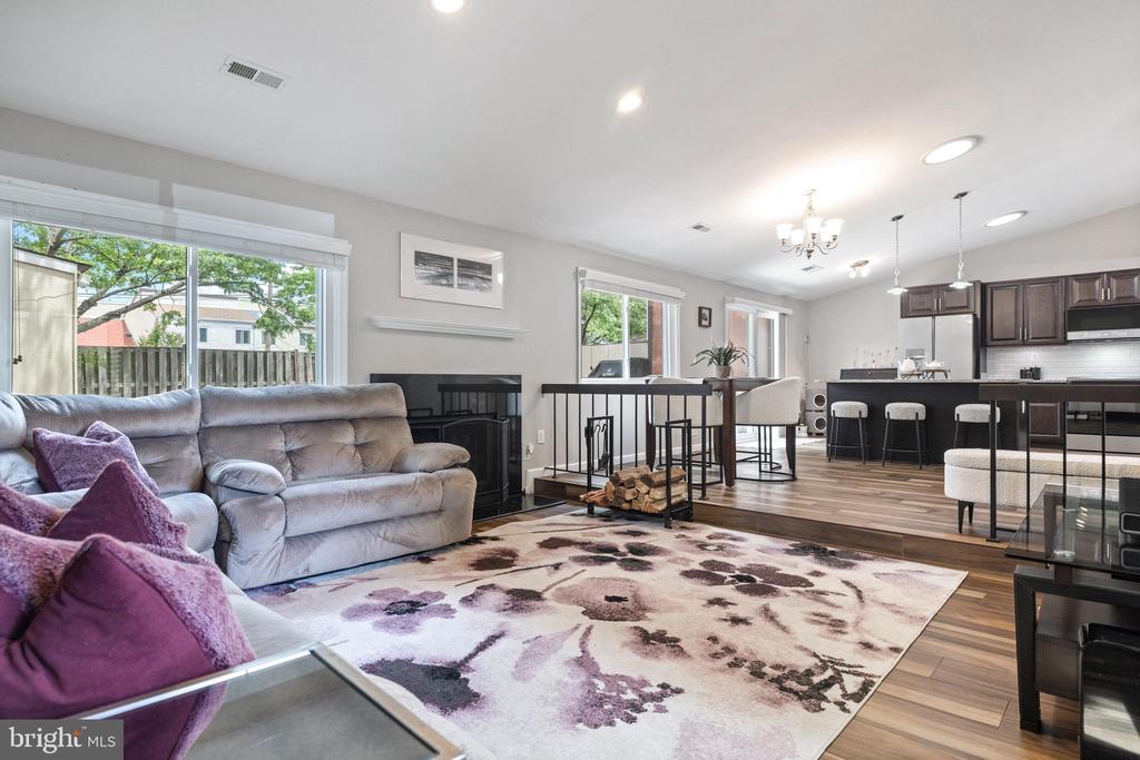 370 Juniper Ct