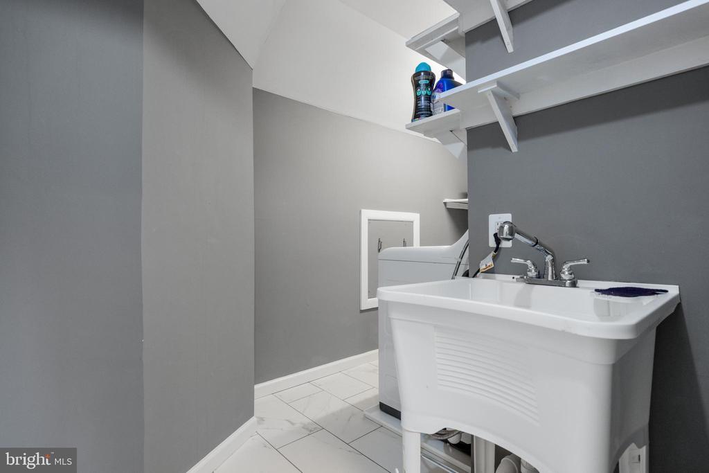 370 Juniper Ct
