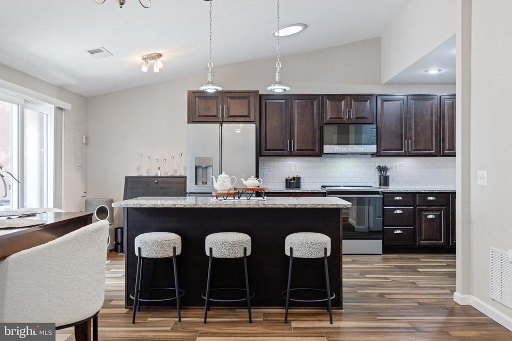 370 Juniper Ct