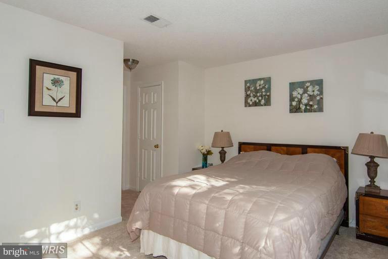 12104 GREEN LEAF CT #102