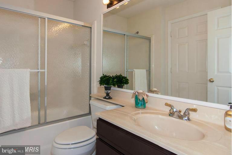 12104 GREEN LEAF CT #102