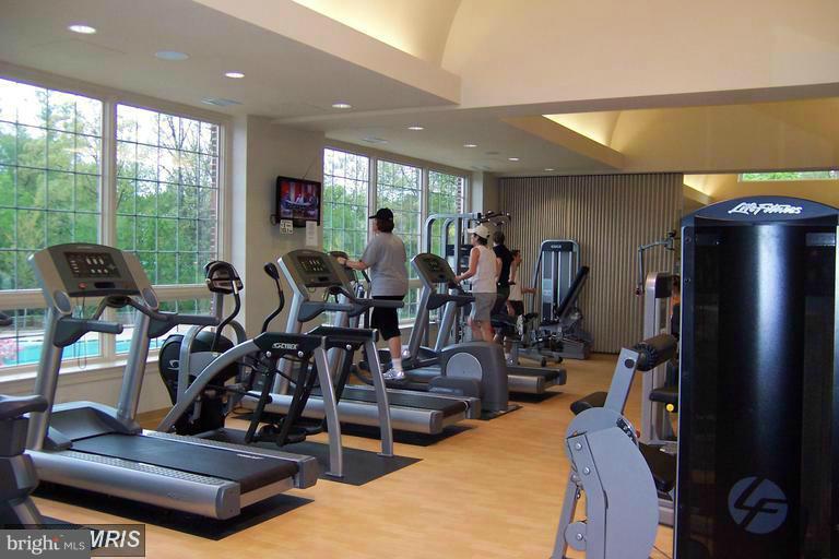 12104 GREEN LEAF CT #102