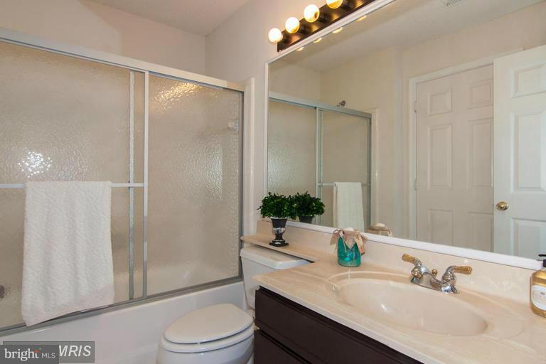 12104 GREEN LEAF CT #102