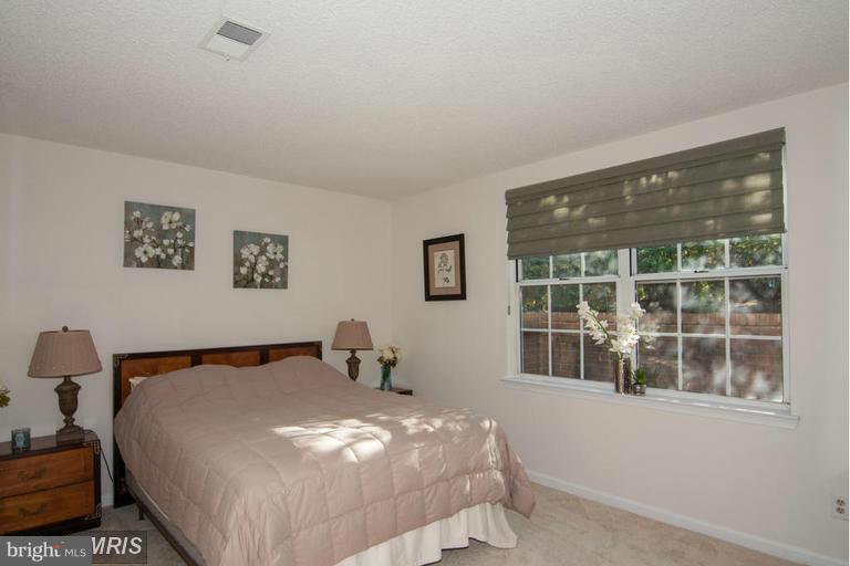 12104 GREEN LEAF CT #102