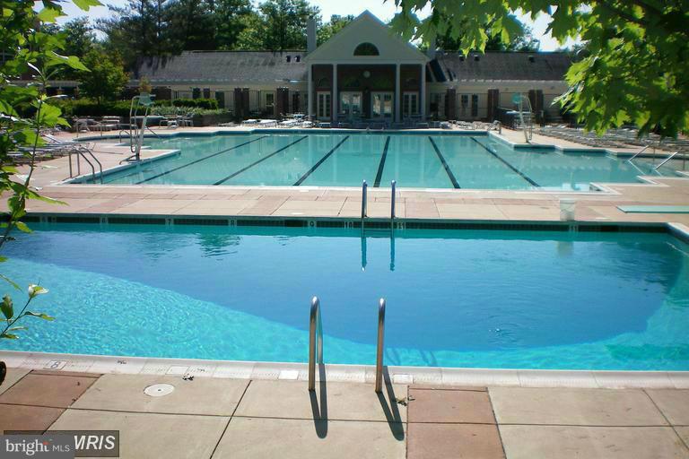 12104 GREEN LEAF CT #102