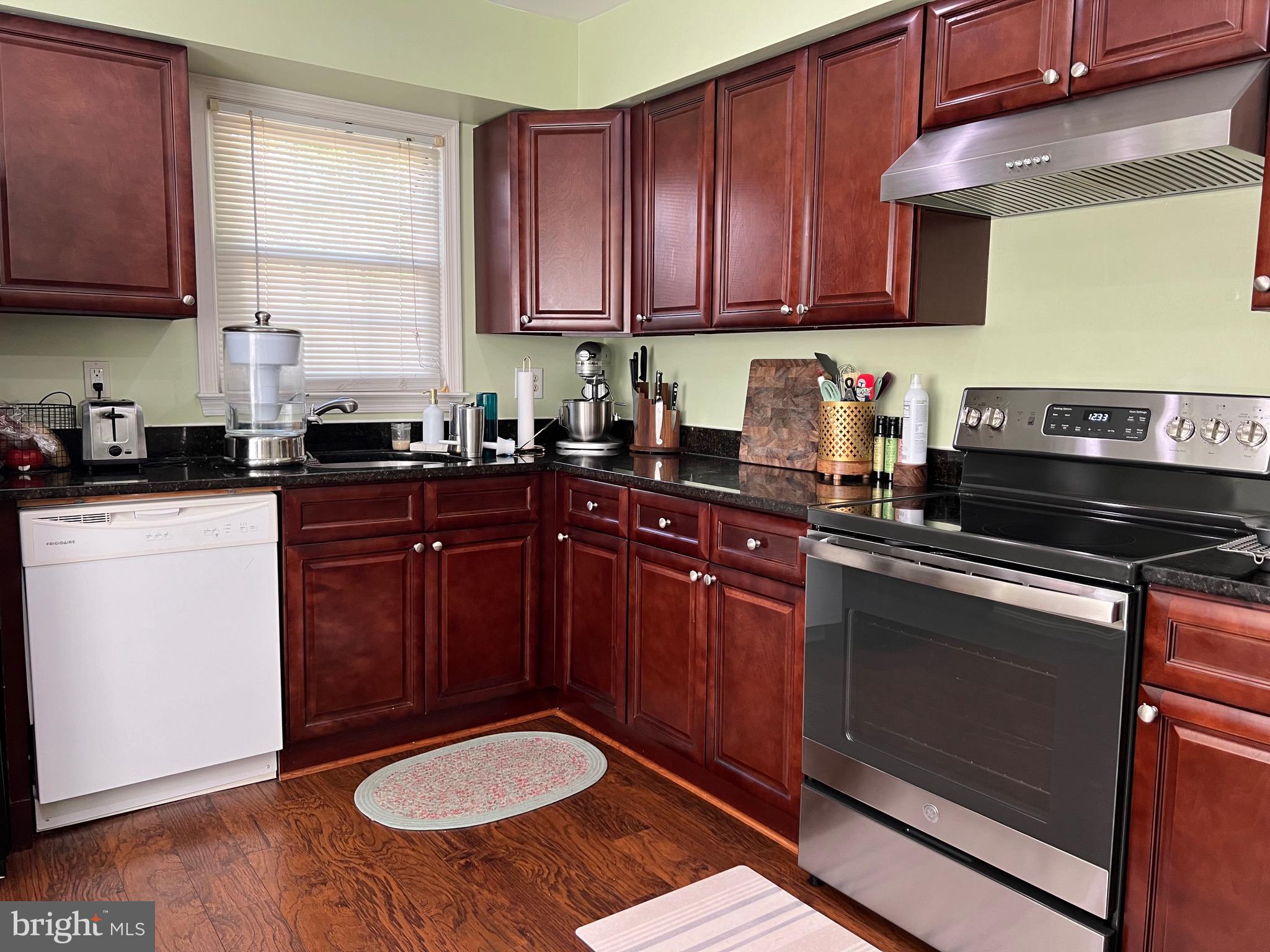 7684 GREEN GARLAND DR