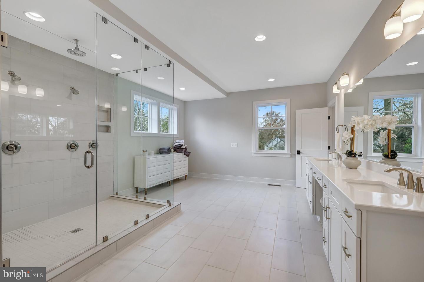 6654 Chilton Ct