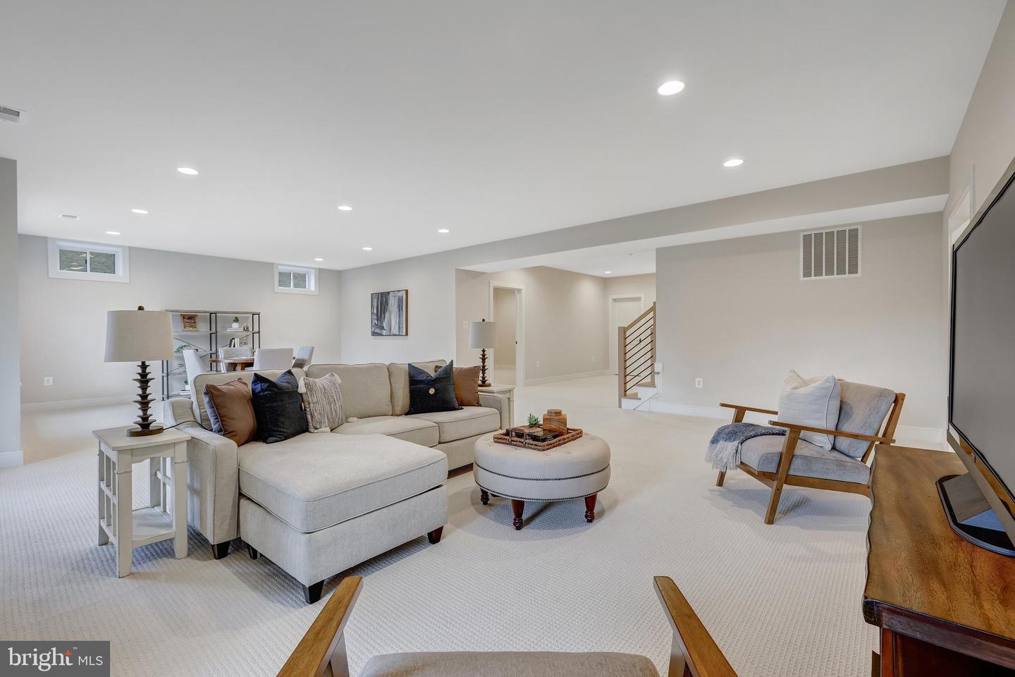 6654 Chilton Ct