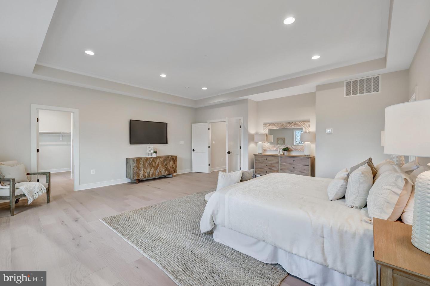 6654 Chilton Ct