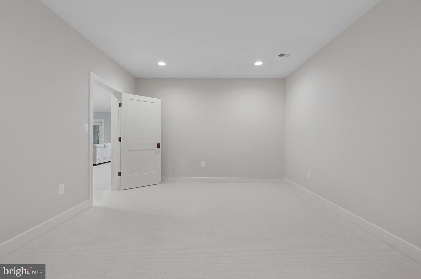 6654 Chilton Ct