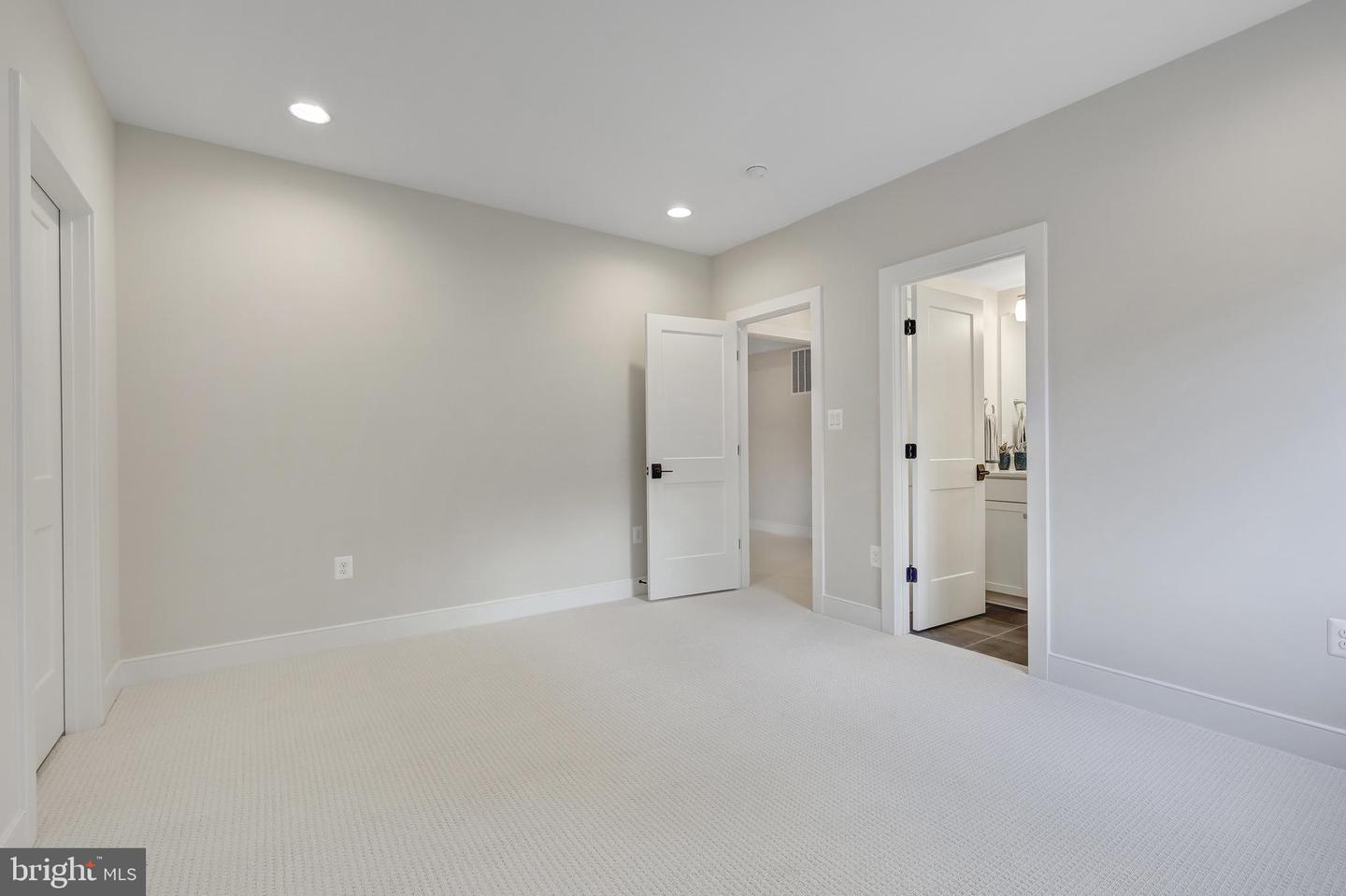 6654 Chilton Ct