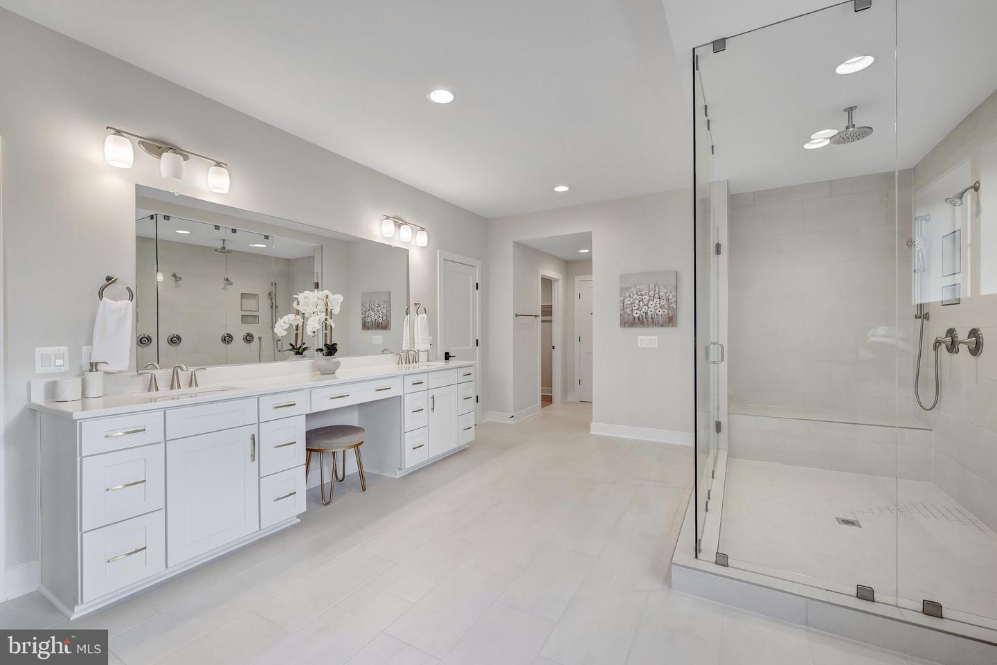 6654 Chilton Ct