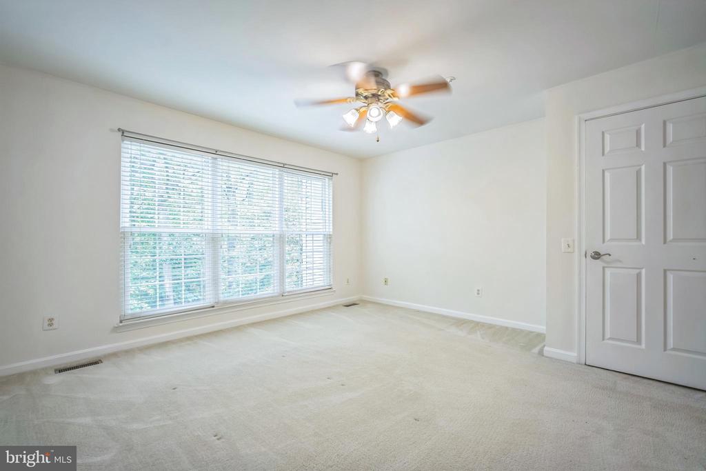 5932 Kimberly Anne Way