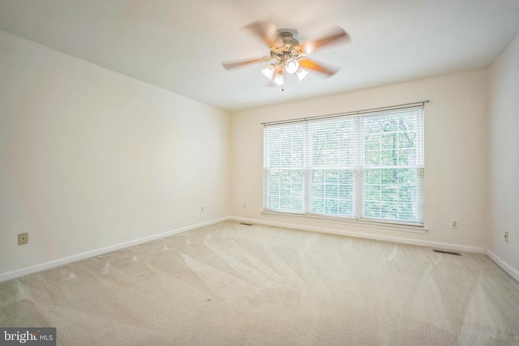 5932 Kimberly Anne Way