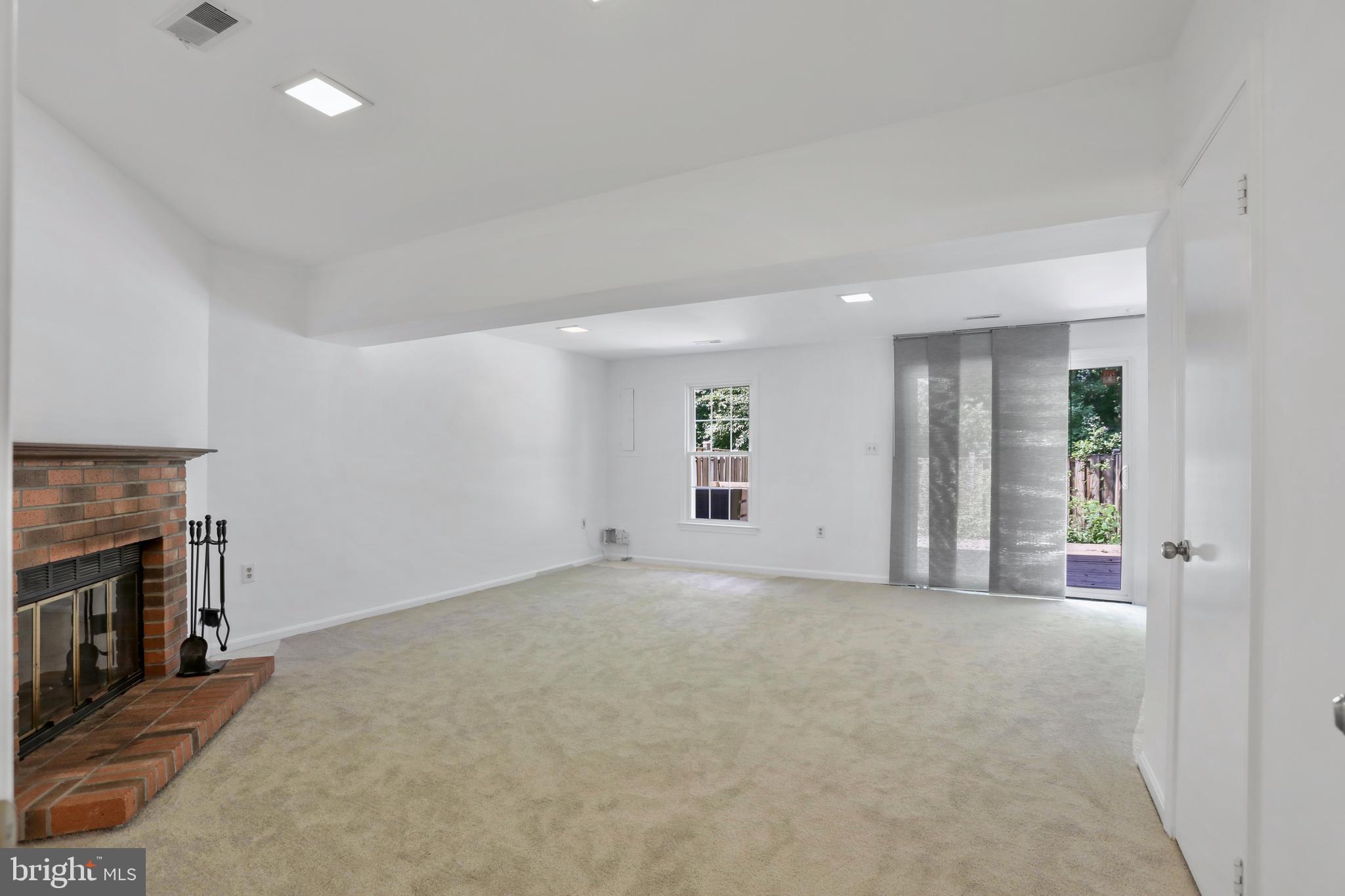 5440 New London Park Dr