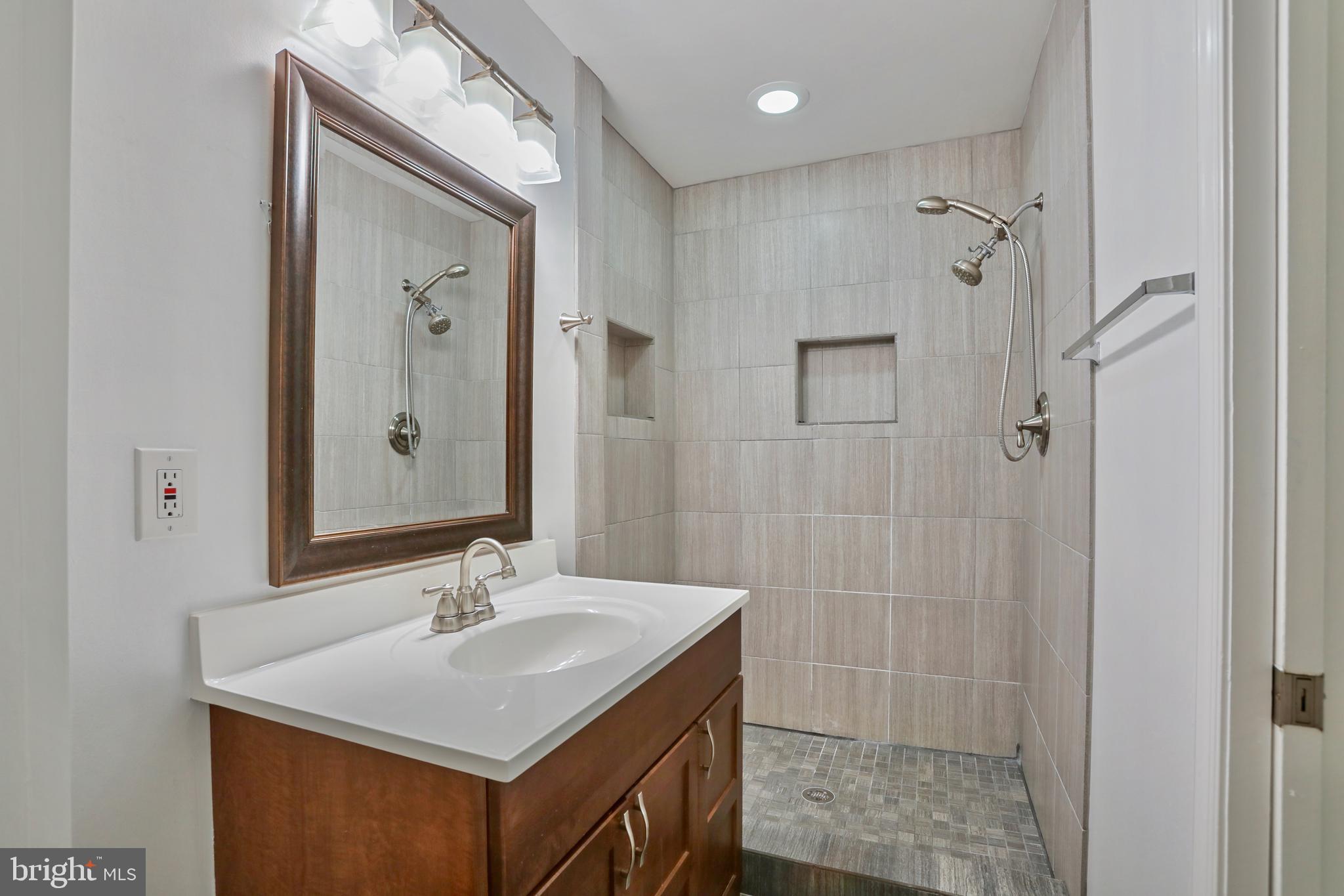 5440 New London Park Dr