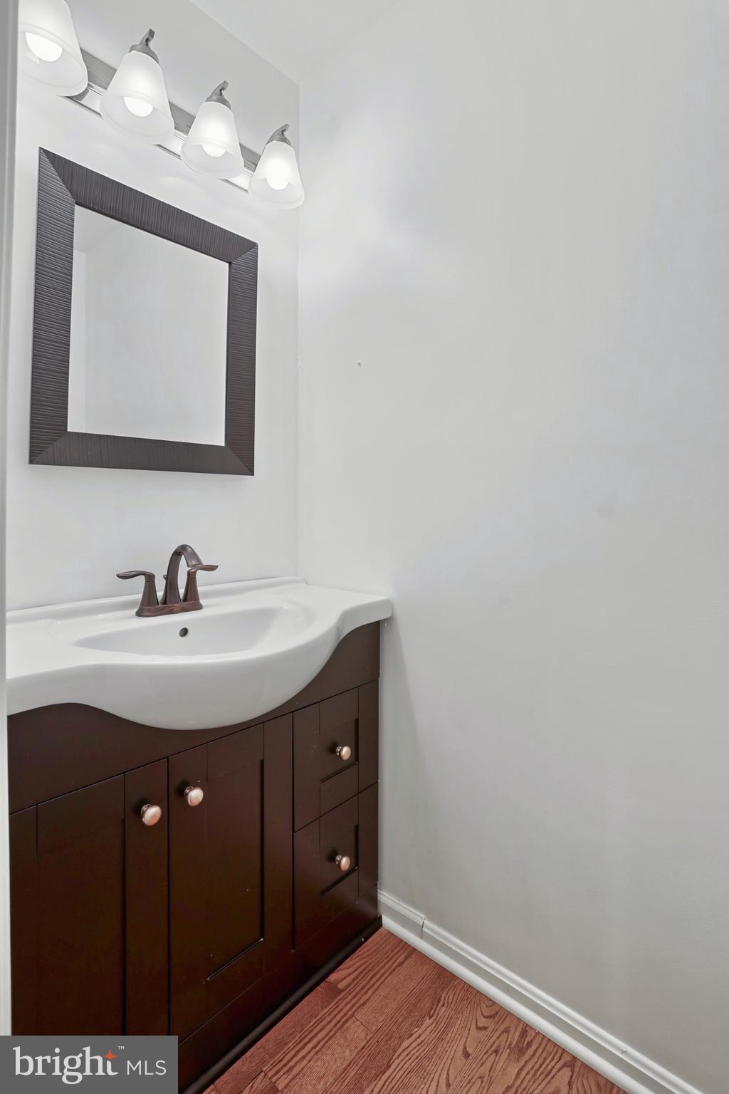 5440 New London Park Dr