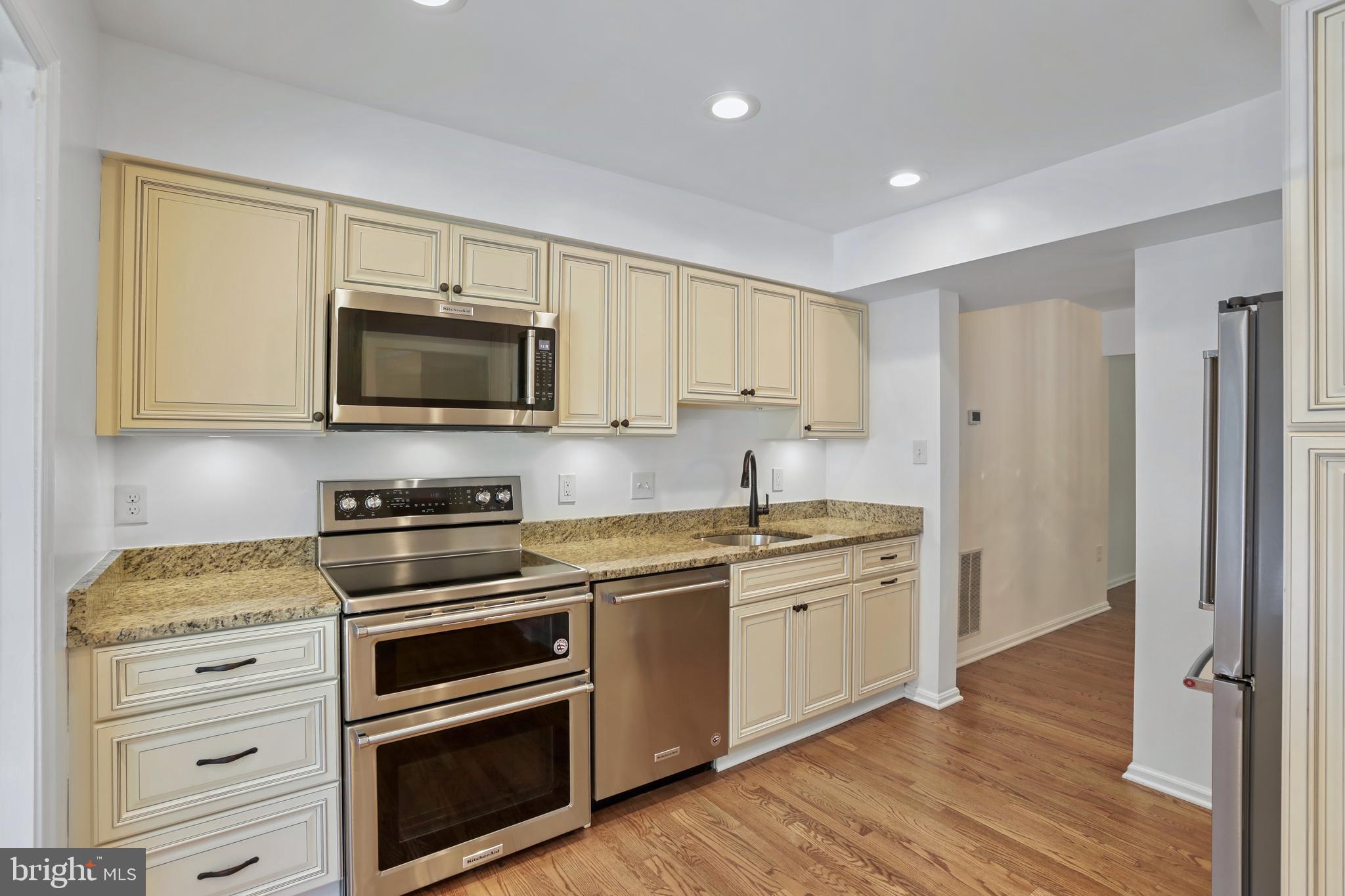 5440 New London Park Dr