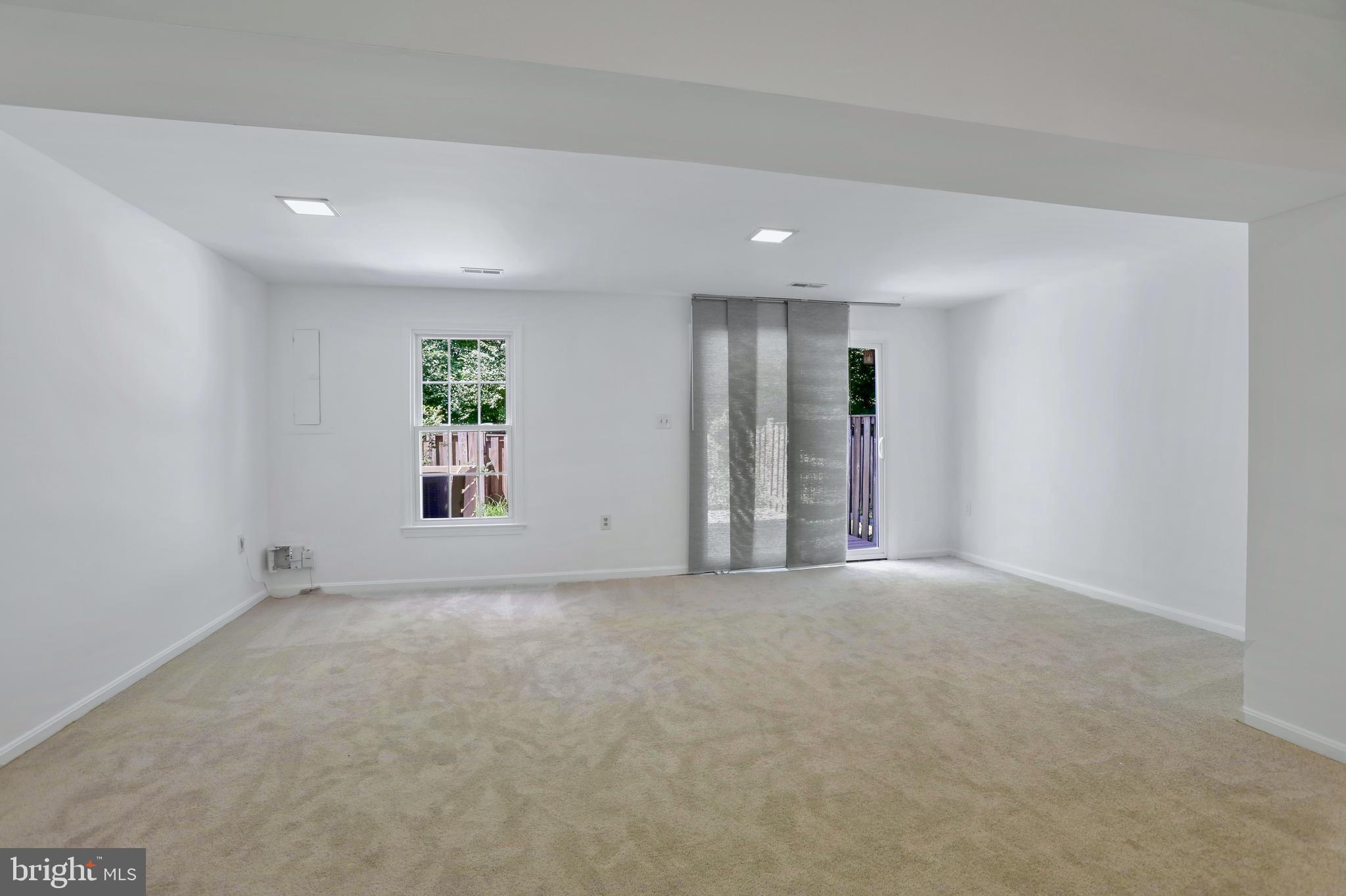 5440 New London Park Dr