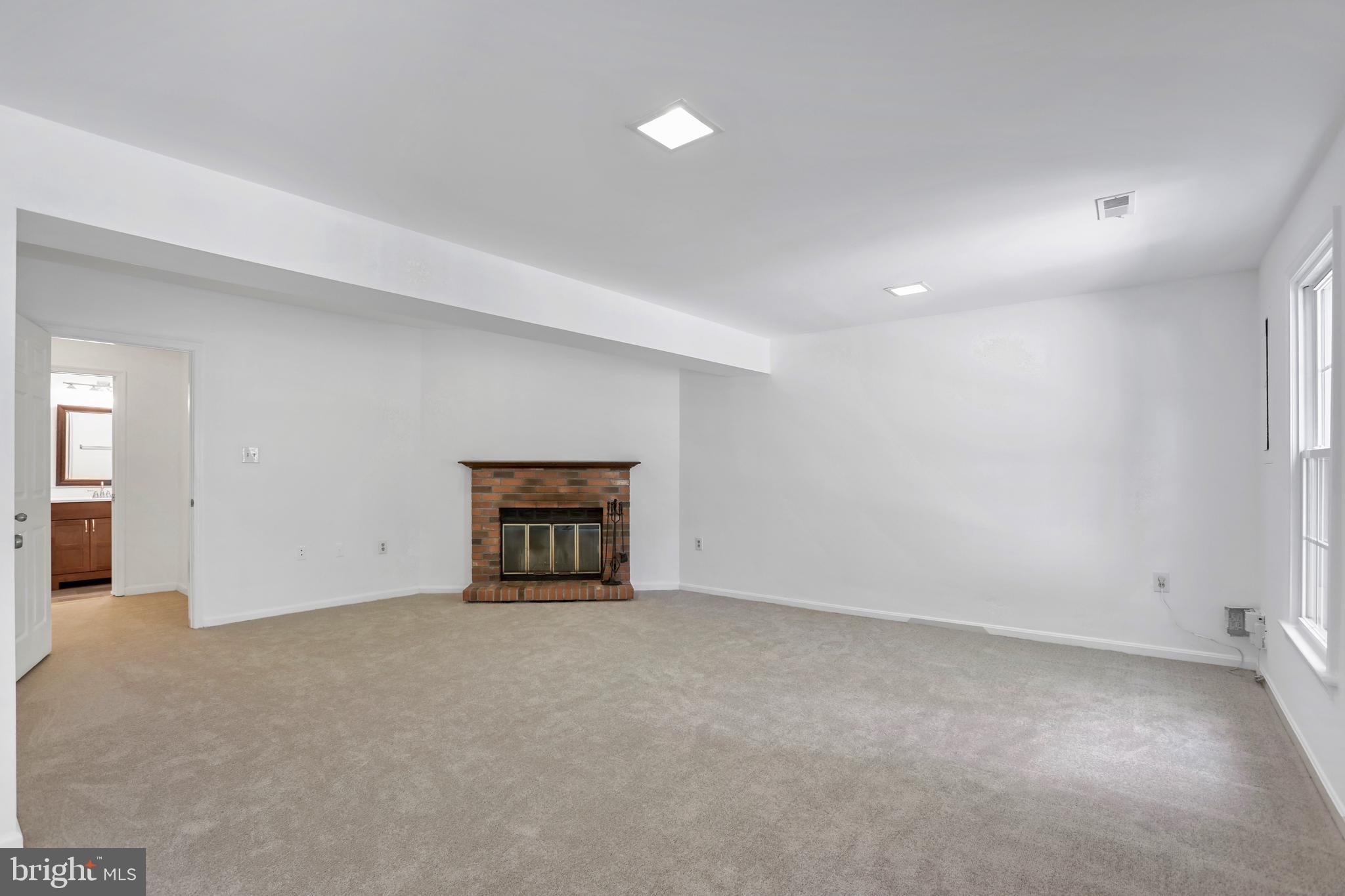 5440 New London Park Dr