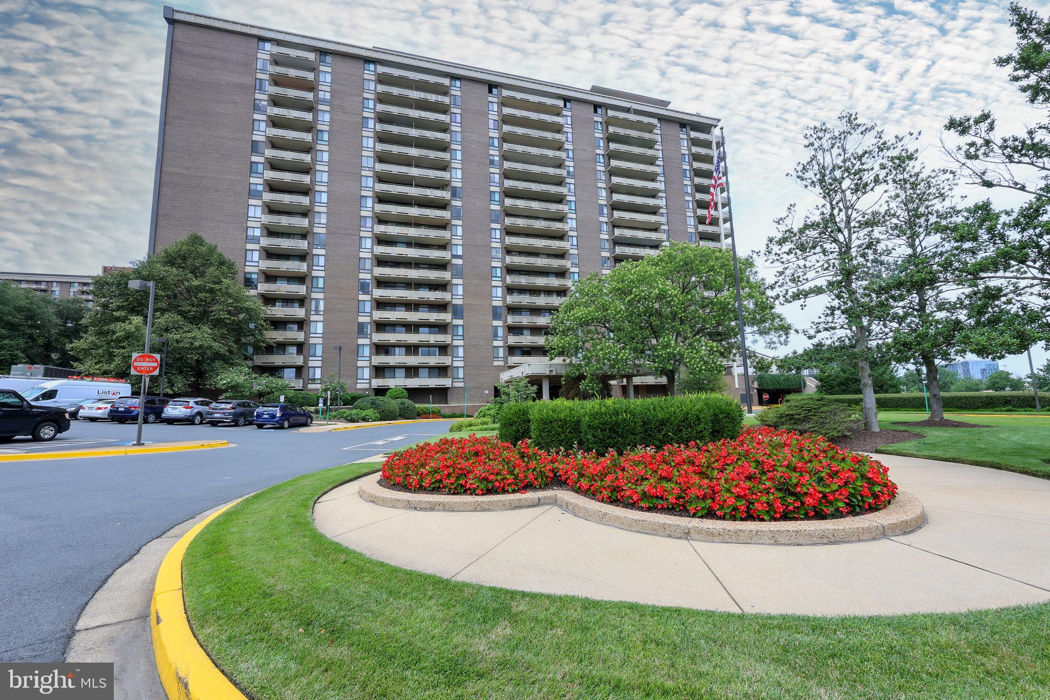 1800 OLD MEADOW RD #804