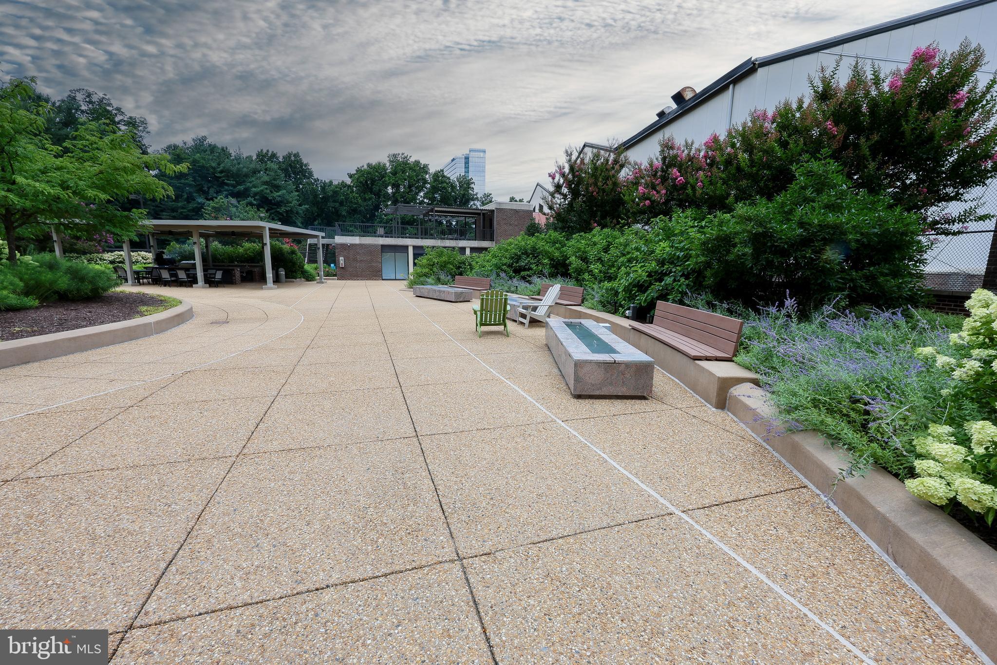 1800 OLD MEADOW RD #804