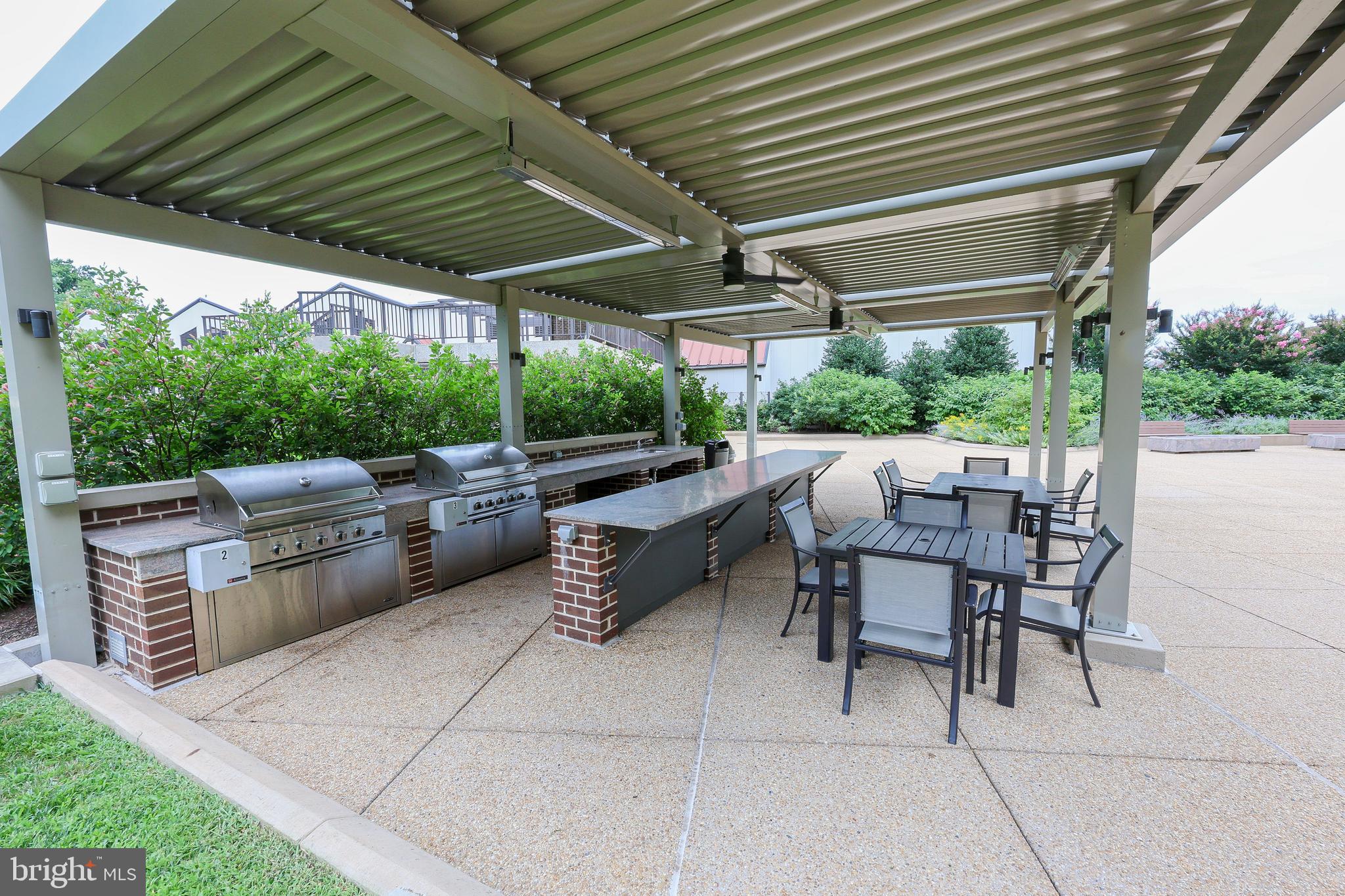 1800 OLD MEADOW RD #804