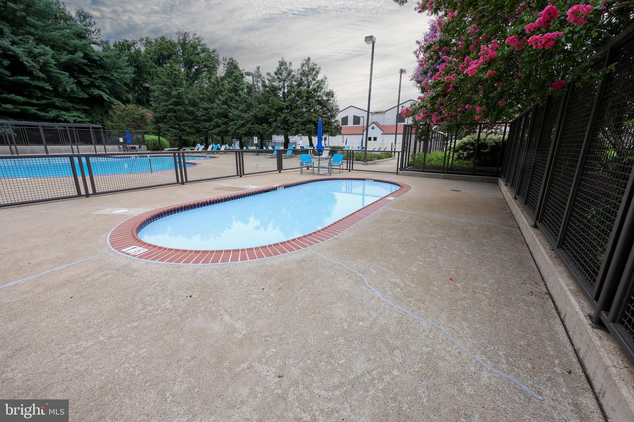 1800 OLD MEADOW RD #804