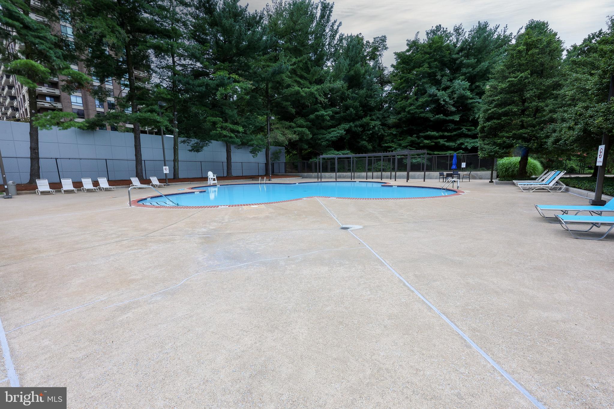 1800 OLD MEADOW RD #804