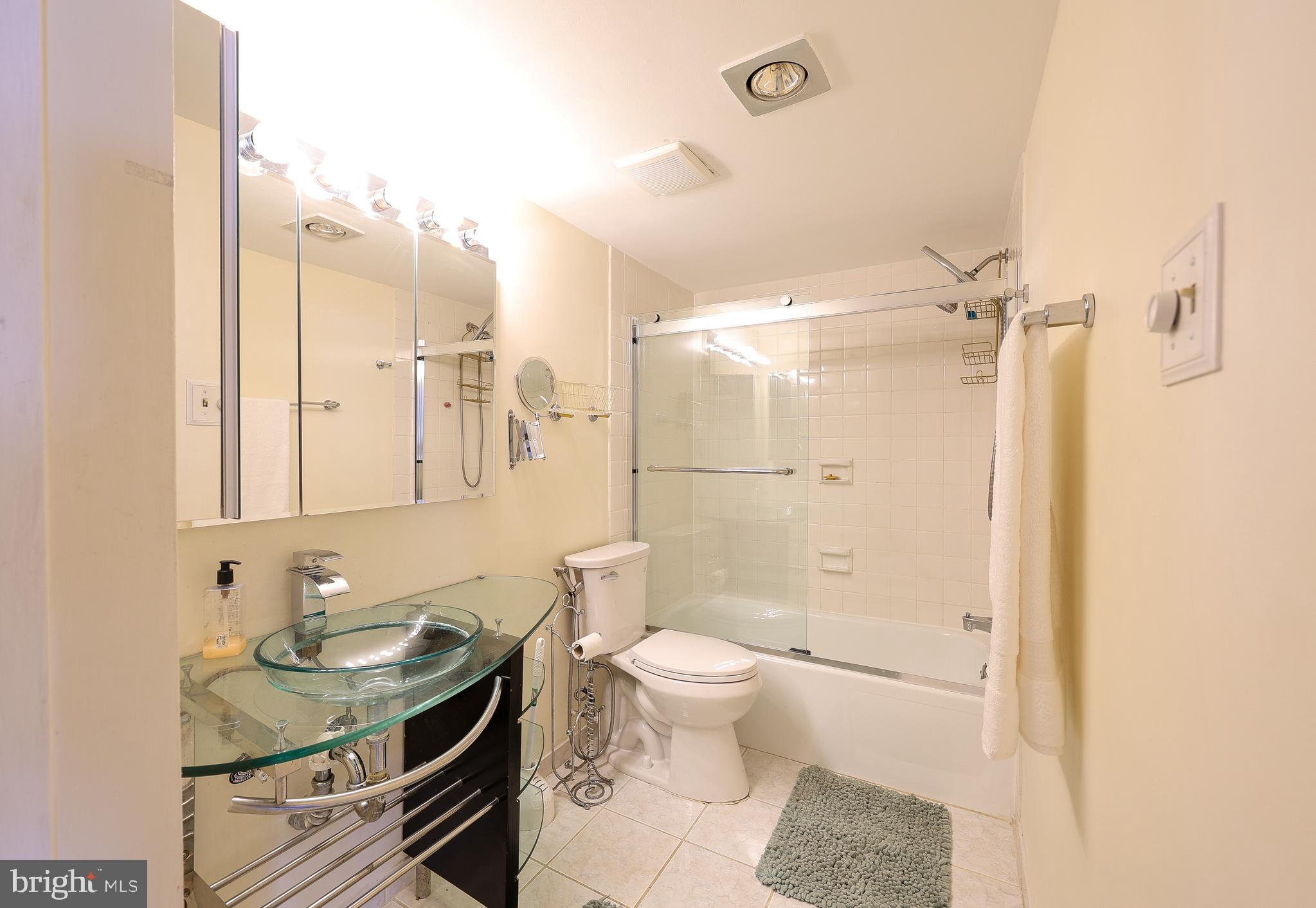 1800 OLD MEADOW RD #804