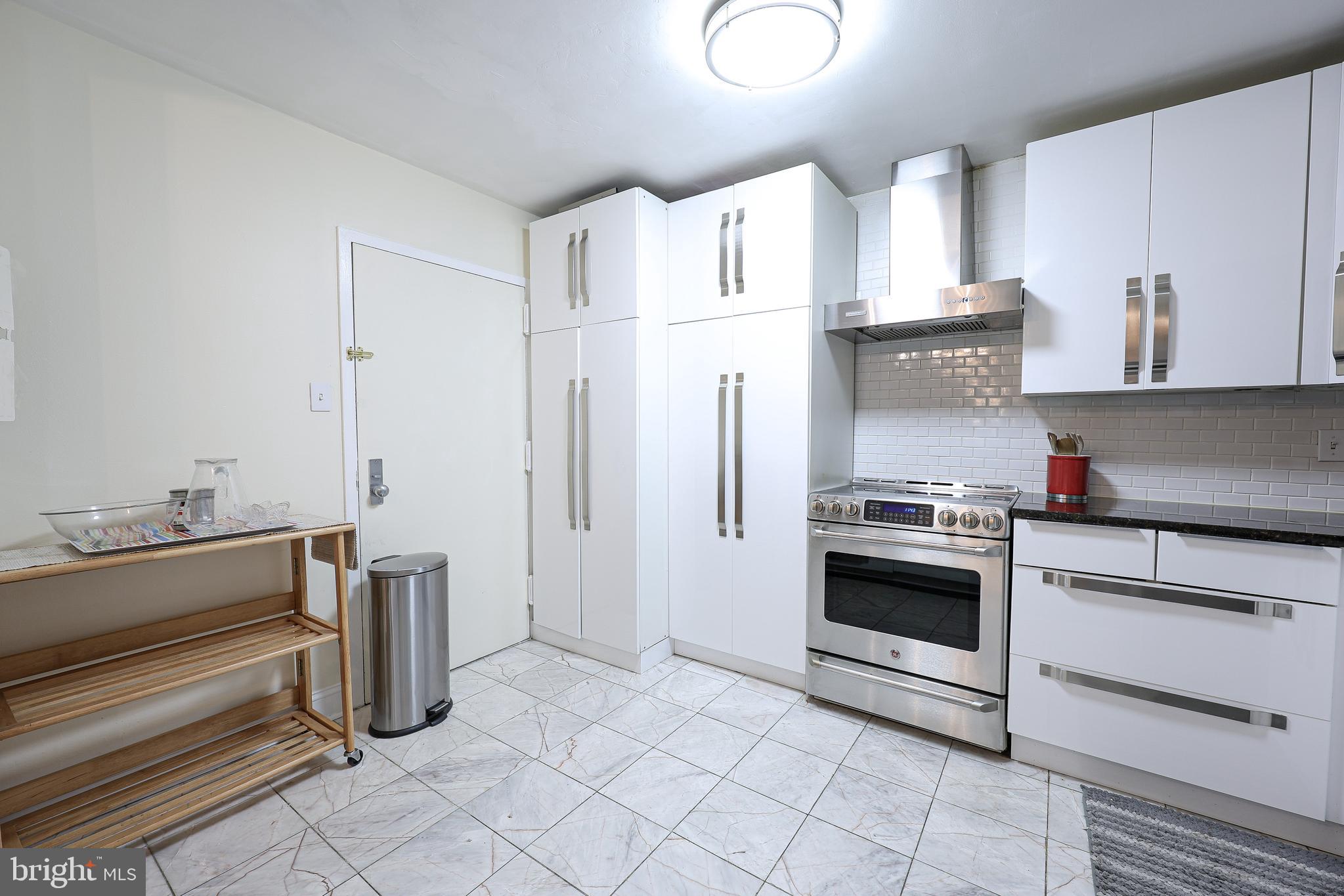 1800 OLD MEADOW RD #804