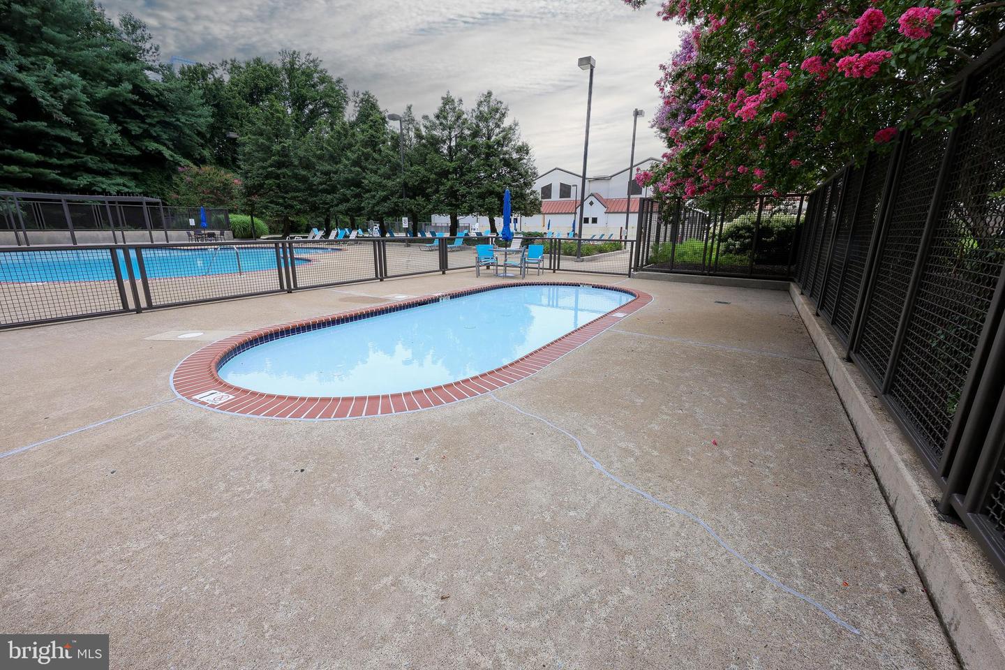 1800 OLD MEADOW RD #804