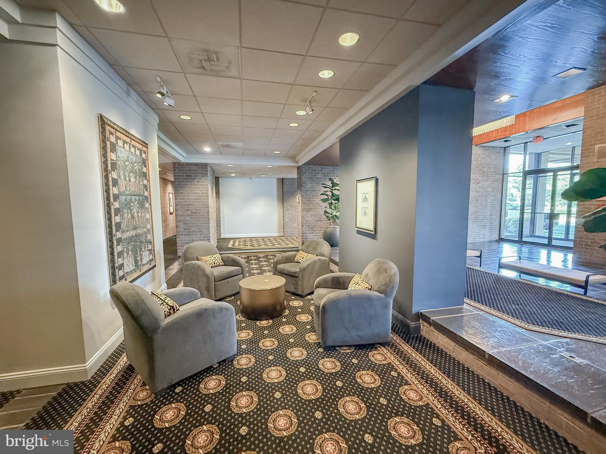 1800 OLD MEADOW RD #804