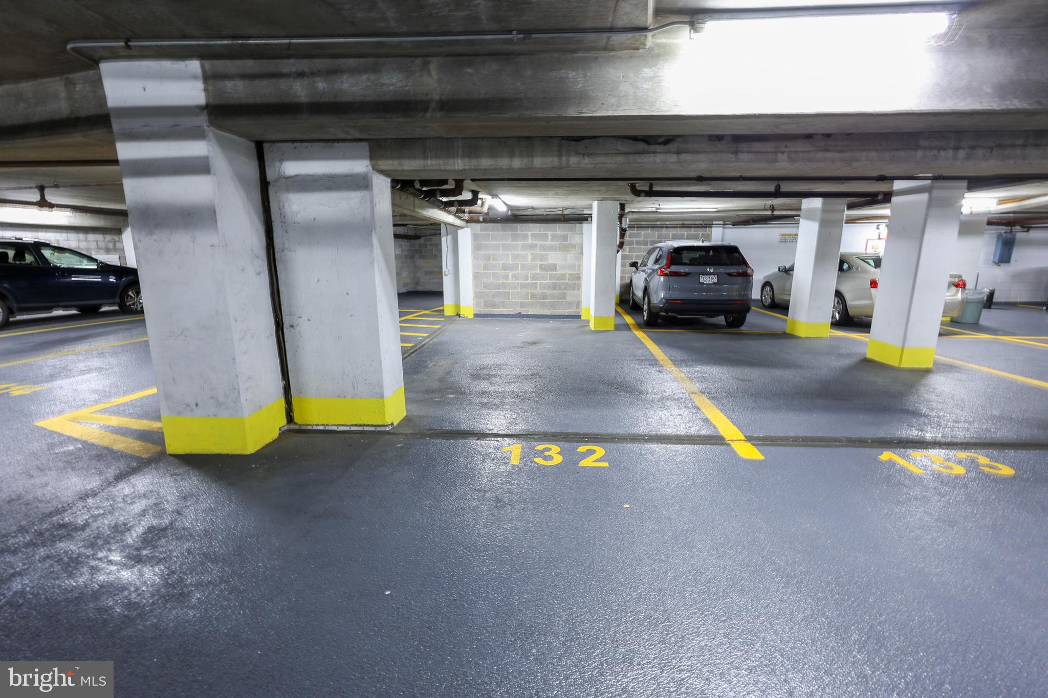 1800 OLD MEADOW RD #804