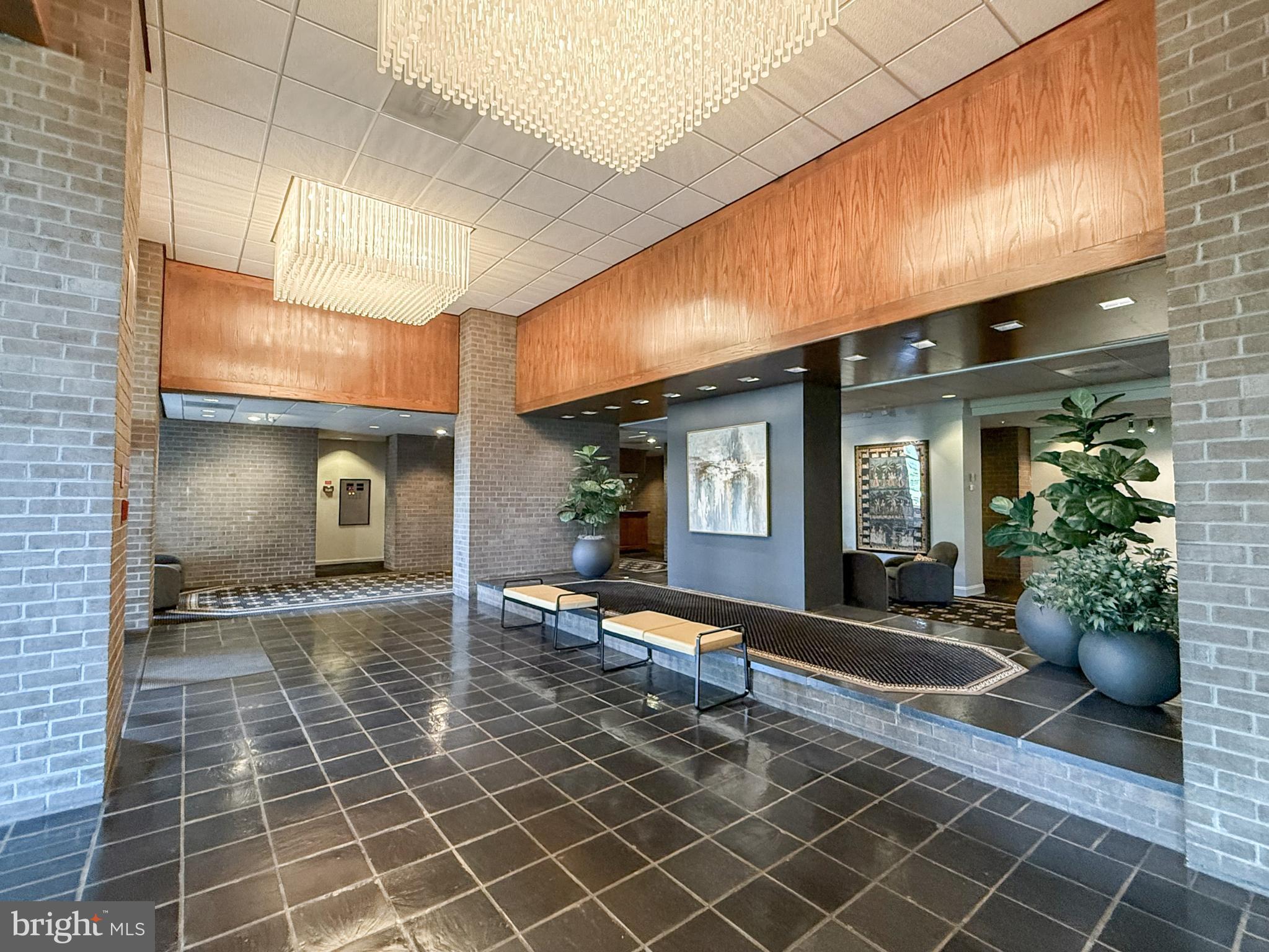 1800 OLD MEADOW RD #804