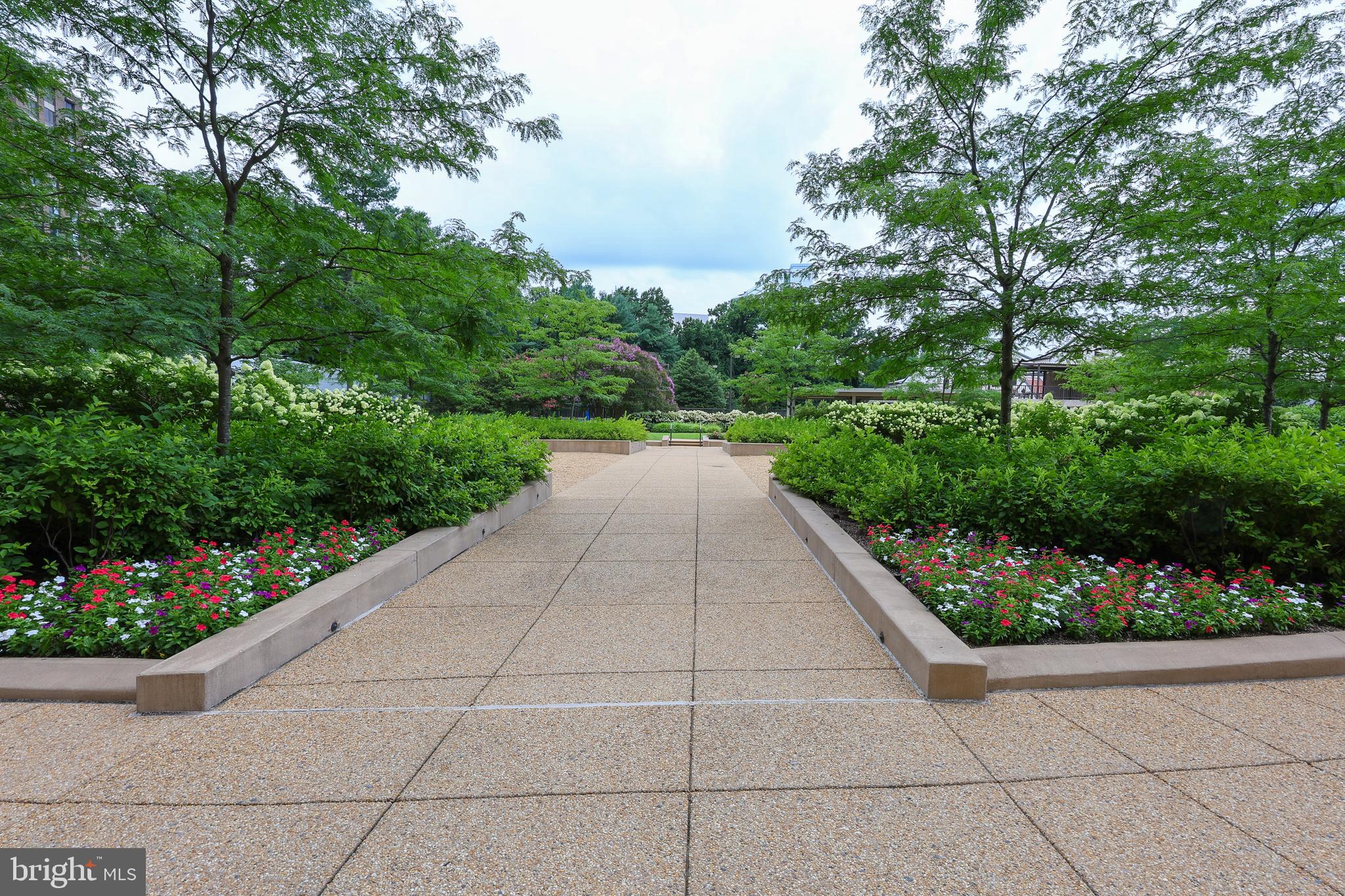 1800 OLD MEADOW RD #804