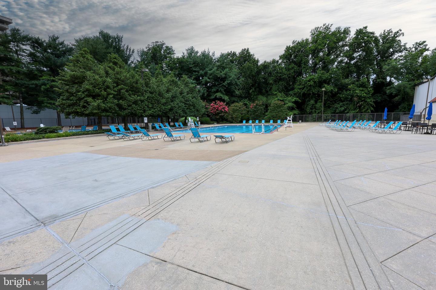 1800 OLD MEADOW RD #804