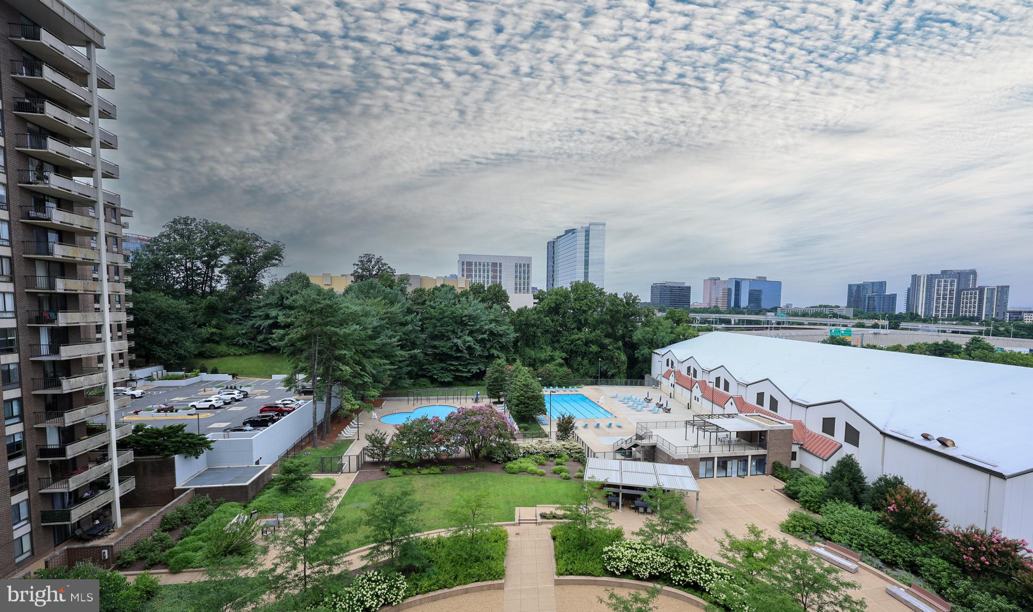 1800 OLD MEADOW RD #804