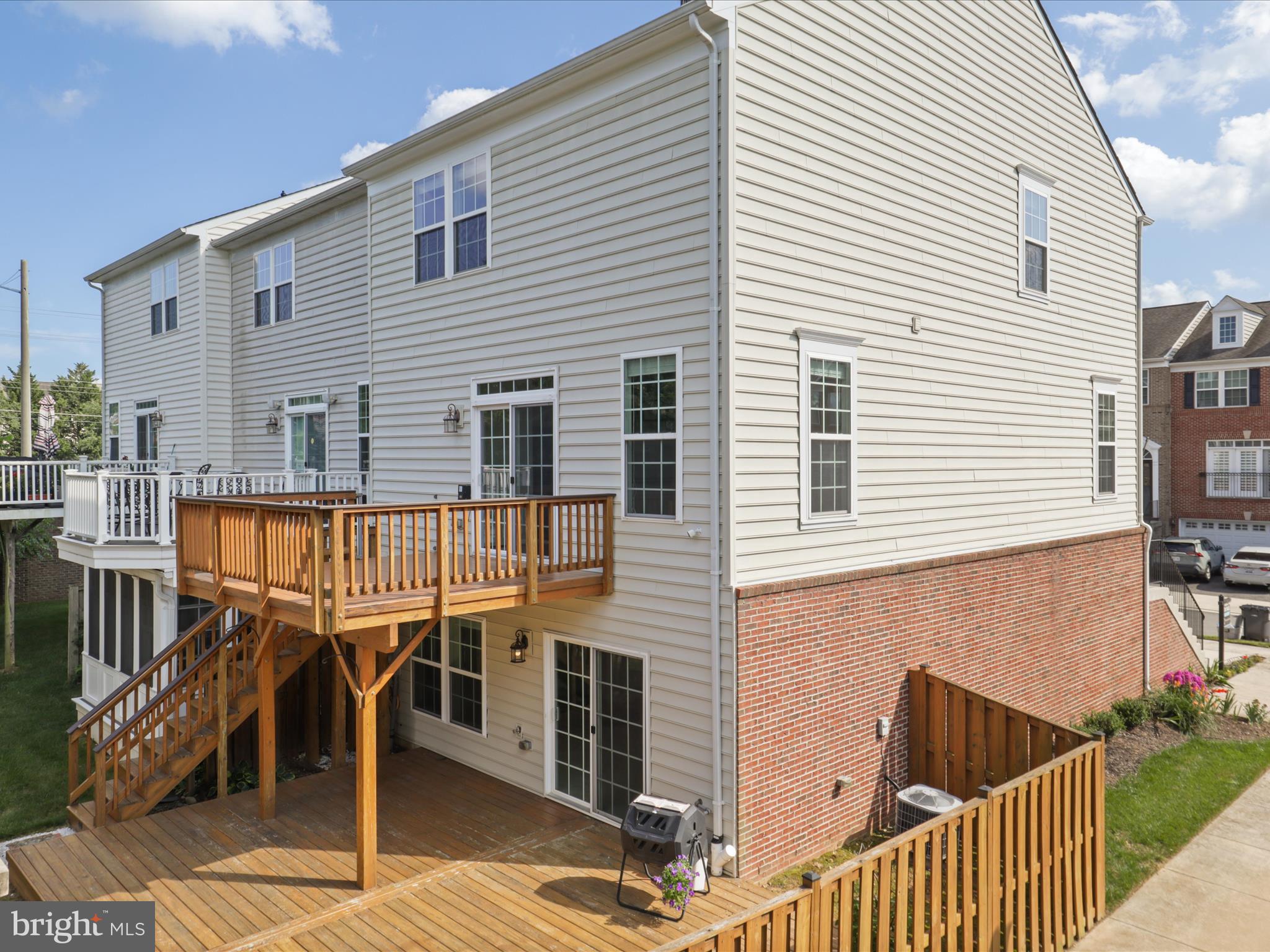 6272 Summit Point Ct