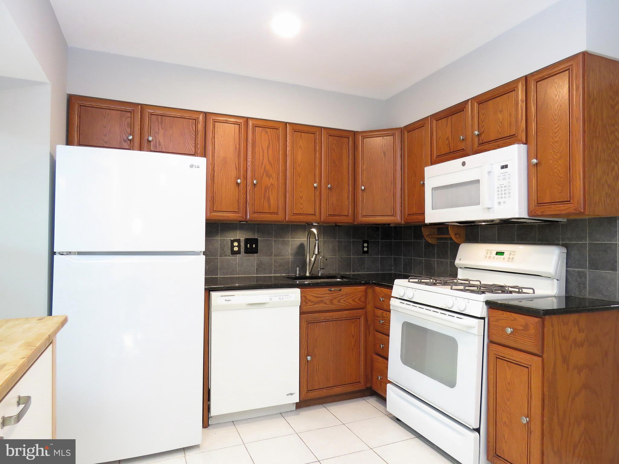 3013 HICKORY GROVE CT