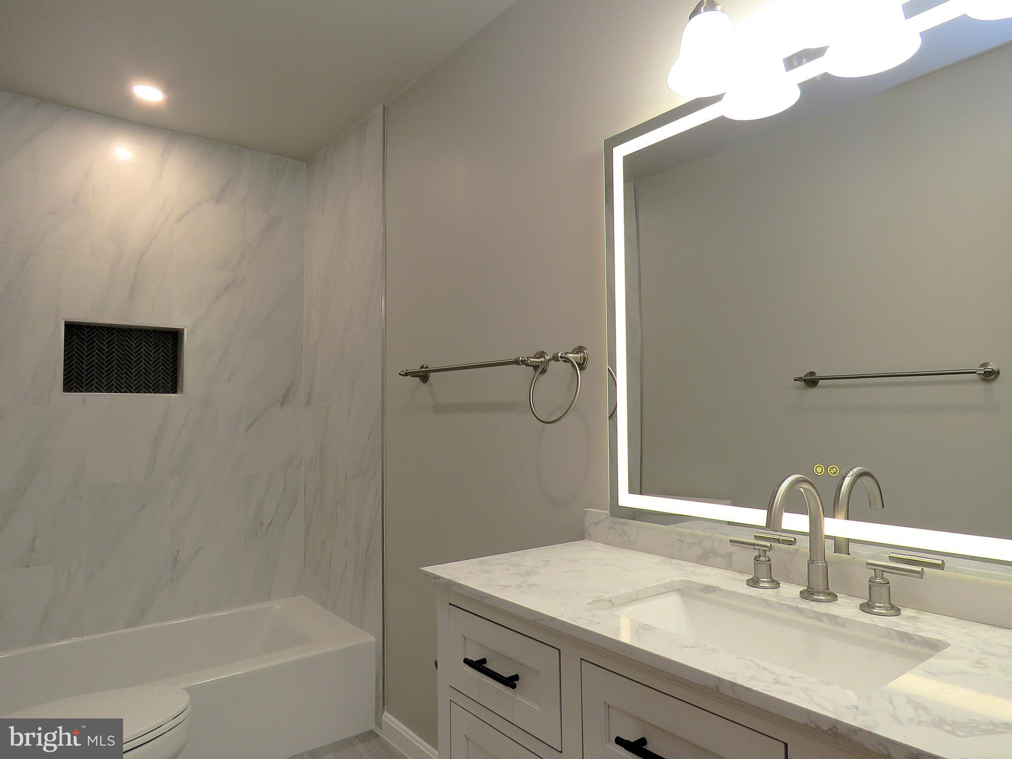 3013 HICKORY GROVE CT