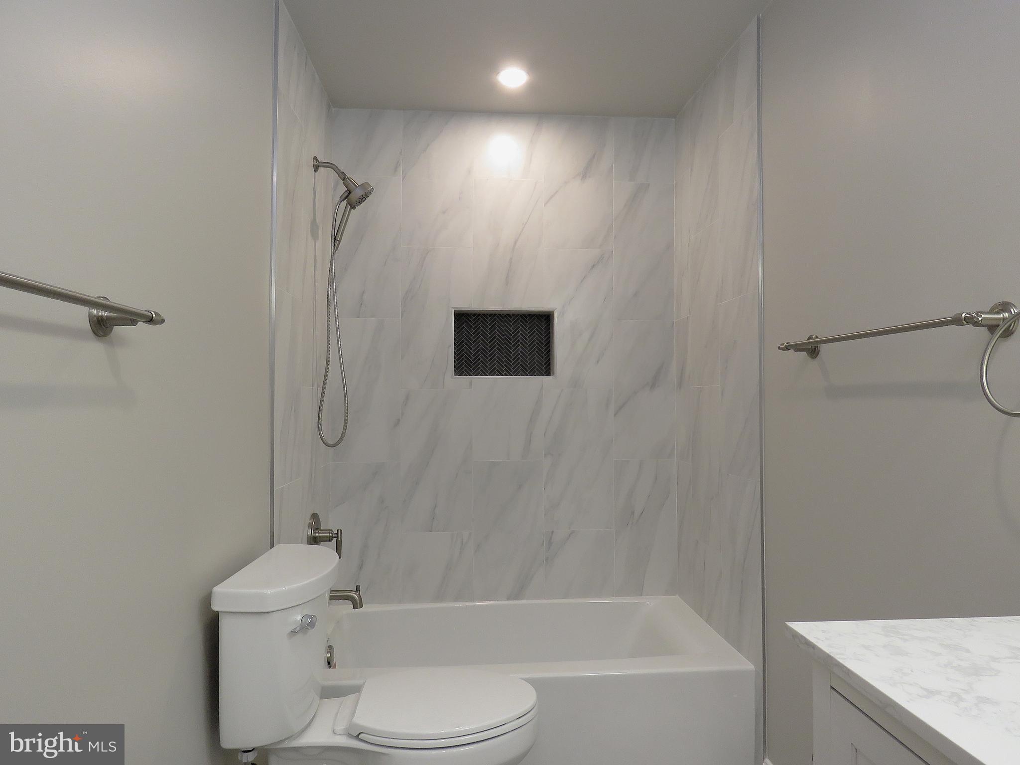 3013 HICKORY GROVE CT