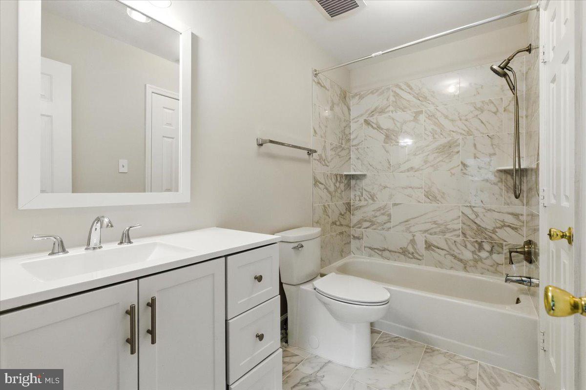 1562 KINGSTREAM CIR