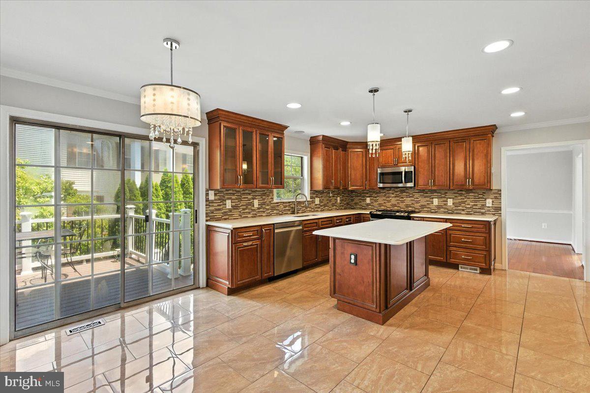 1562 KINGSTREAM CIR