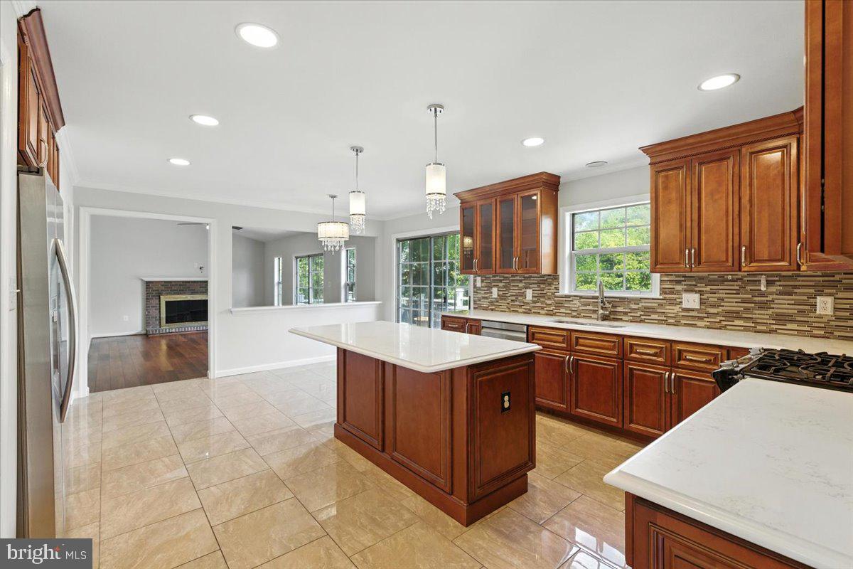1562 KINGSTREAM CIR